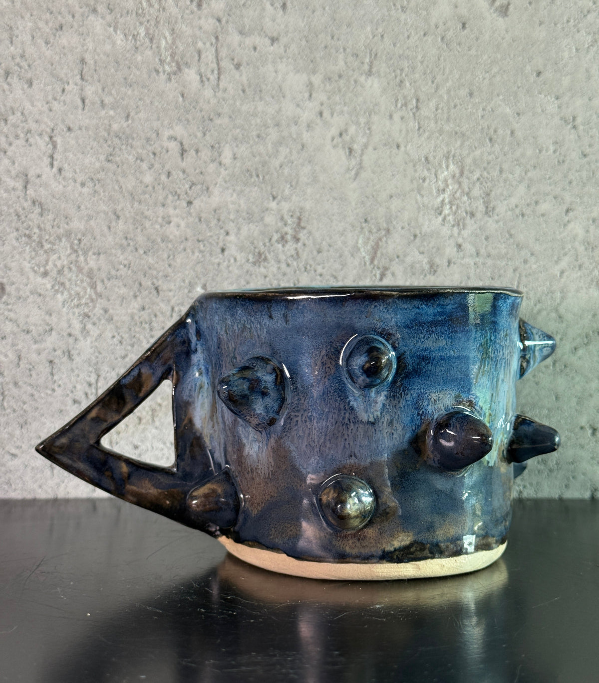 niebieski kubek z kolcami / spike mug