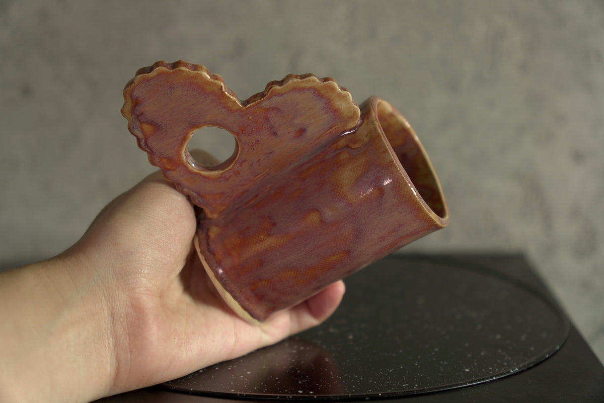 fioletowo-bursztynowy kubek z sercem / ruffle heart mug